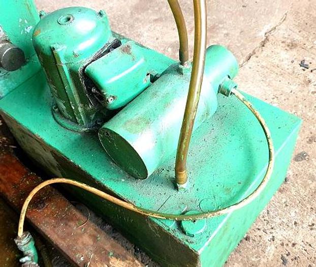 Used Tos BHU 40A Cylindrical Grinding Machine