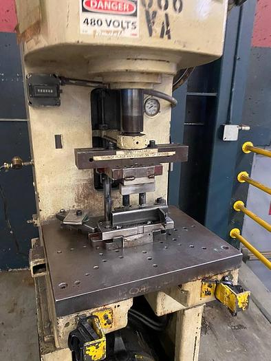 Used 12 TON DENNISON MULTIPRESS
