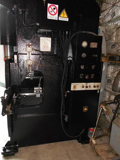 Usato PIEGATRICE IMAL IDRAULICA 3000 X 60t CON POSIZIONATORE DI QUOTA