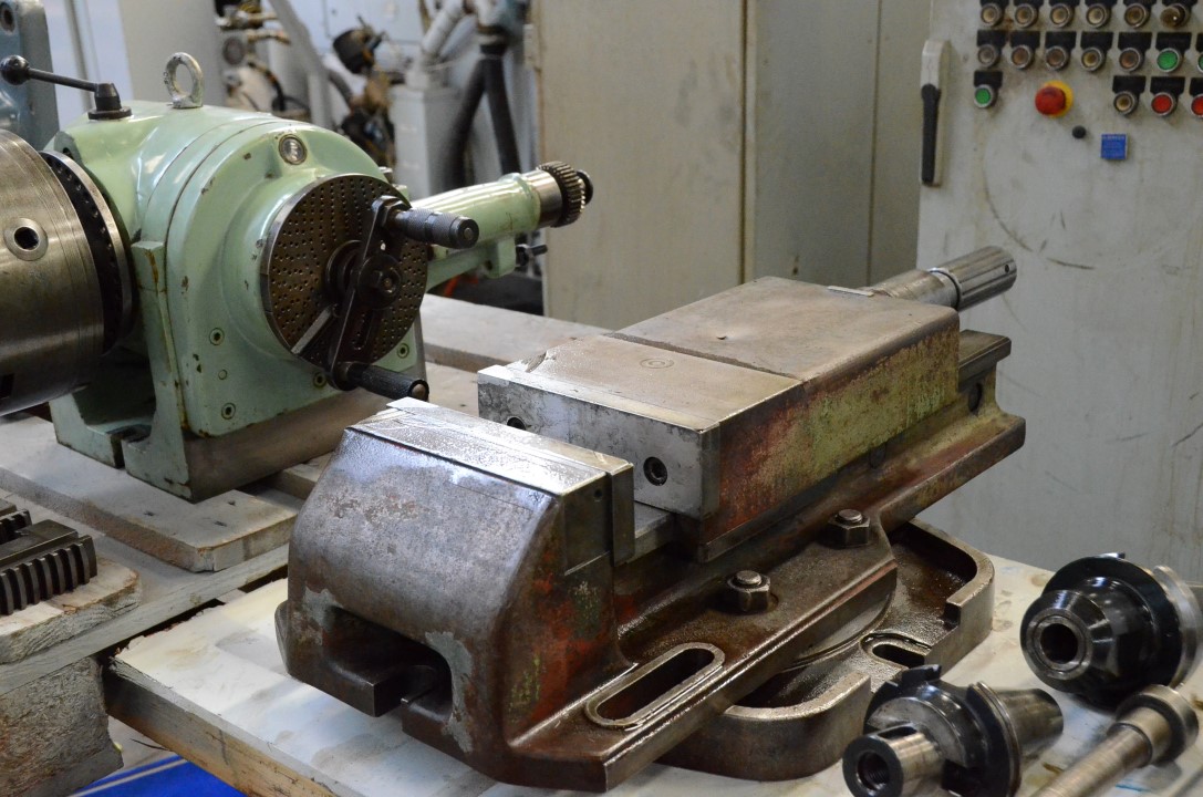 Usado CORREA F5UA Fresadoras #4156