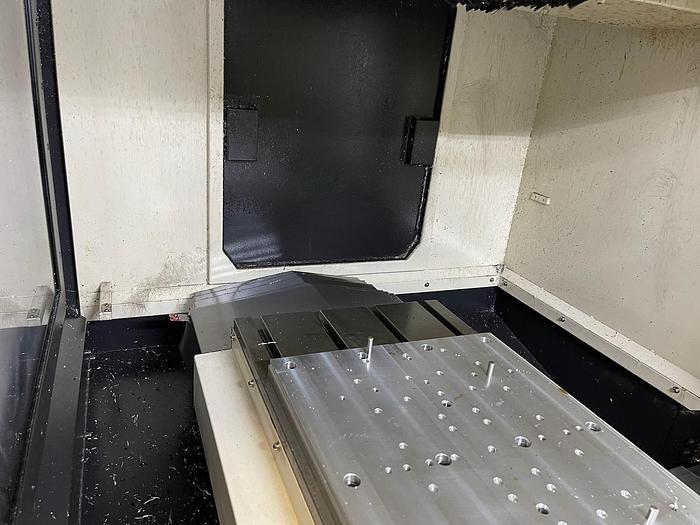 Used 2015 HYUNDAI WIA F400 CNC Vertical Machining Center (2 Available) F400