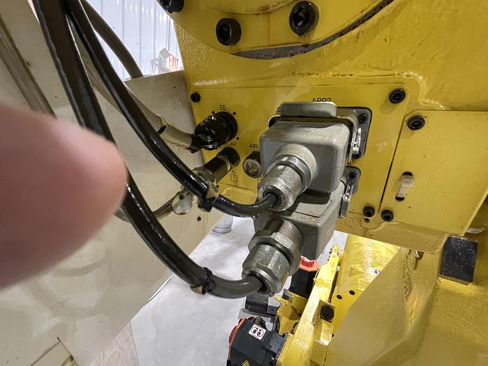 Used FANUC R2000iB/200R WITH R30iA CONTROLLER