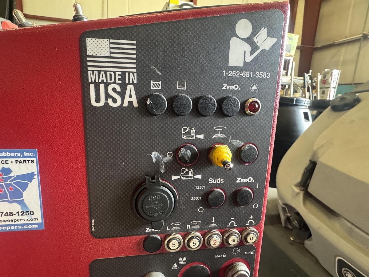 Used FACTORY CAT GTX RIDE ON FLOOR SCRUBBER LIKE NEW