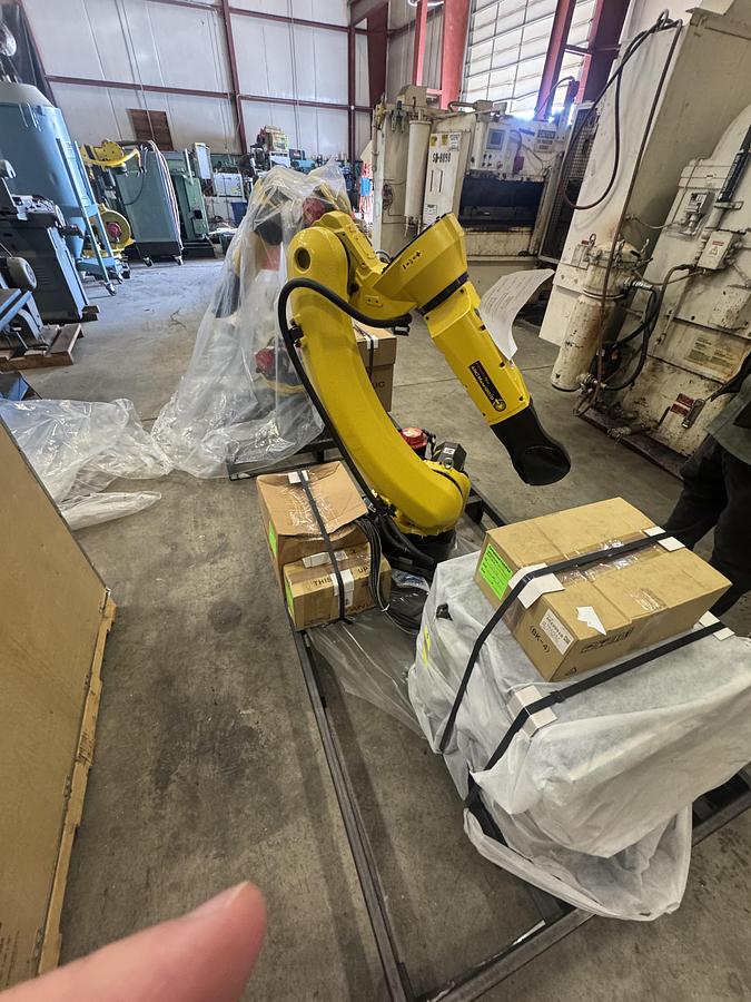 FANUC ARCMATE 120iD 6 AXIS ROBOT WITH R-30iB PLUS CONTROLLER, NEVER IN PRODUCTION, LIKE NEW