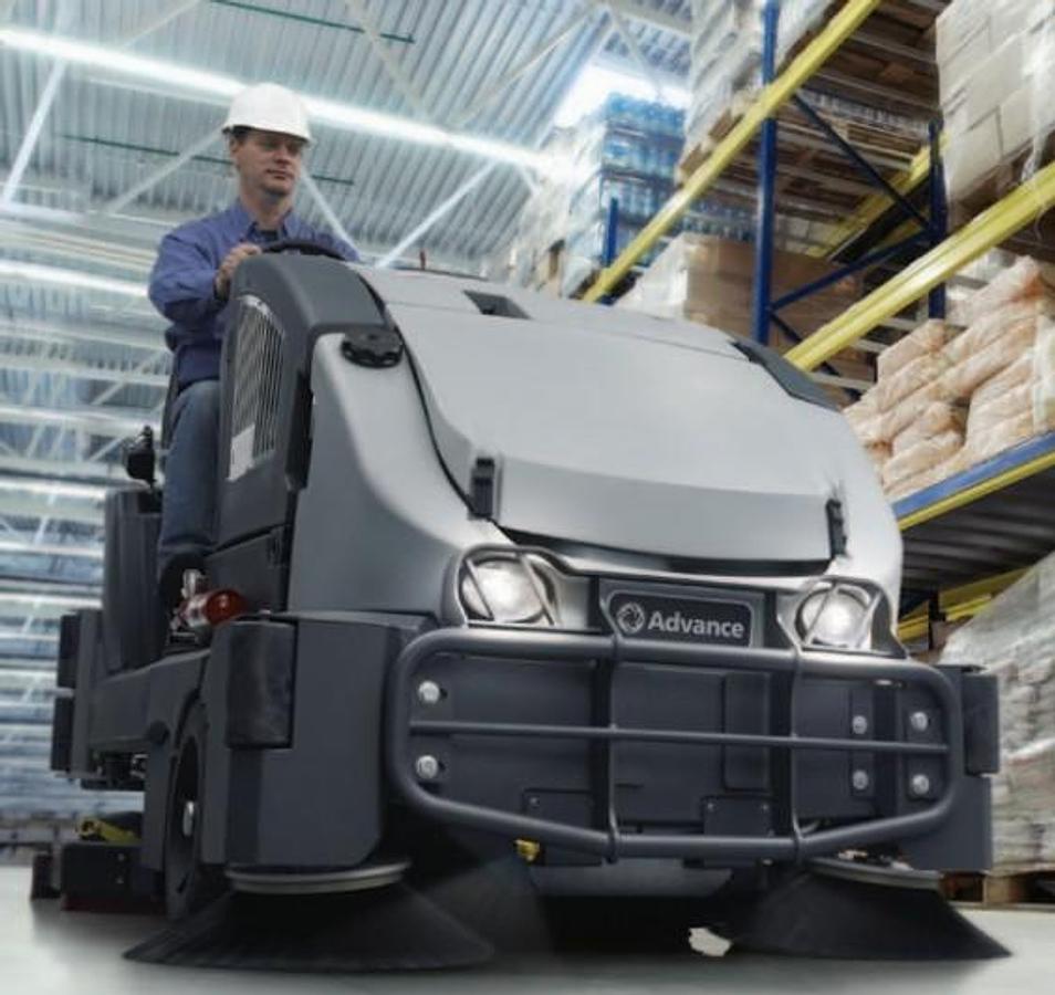 Used ADVANCE CS7000 RECONDITIONED FLOOR SCRUBBER SWEEPER LPG