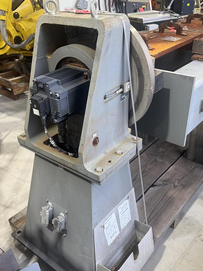 Used MOTOMAN EA1900N MIG WELDING CELL WITH TRUNNION AND 7TH AXIS RTU FOR SALE
