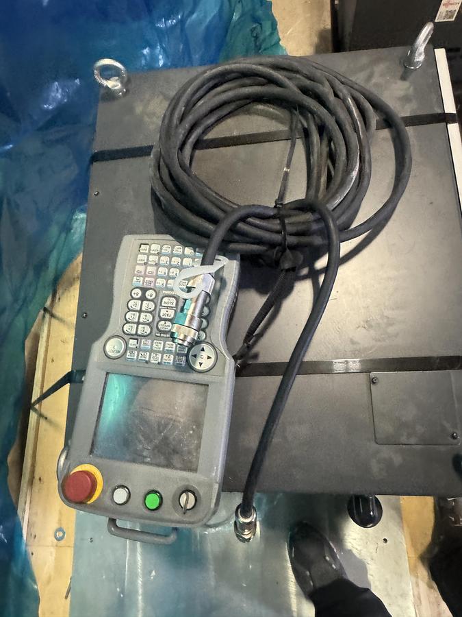 Used Yaskawa Motoman MH50II 6 Axes Payload 50 kg Reach 2,061 mm DX200 Controller