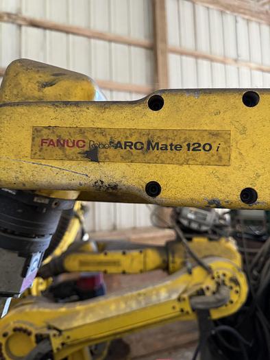Used FANUC ARCMATE 120i 6 AXIS MIG WELDING ROBOT WITH LINCOLN WIRE FEEDER AND GUN