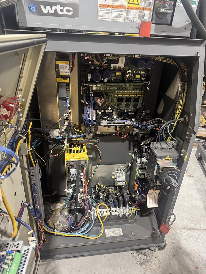 Used FANUC M-900iA/260L 6 AXIS HEAVY DUTY LONG REACH ROBOT WITH FANUC R30iA CONTROLLER