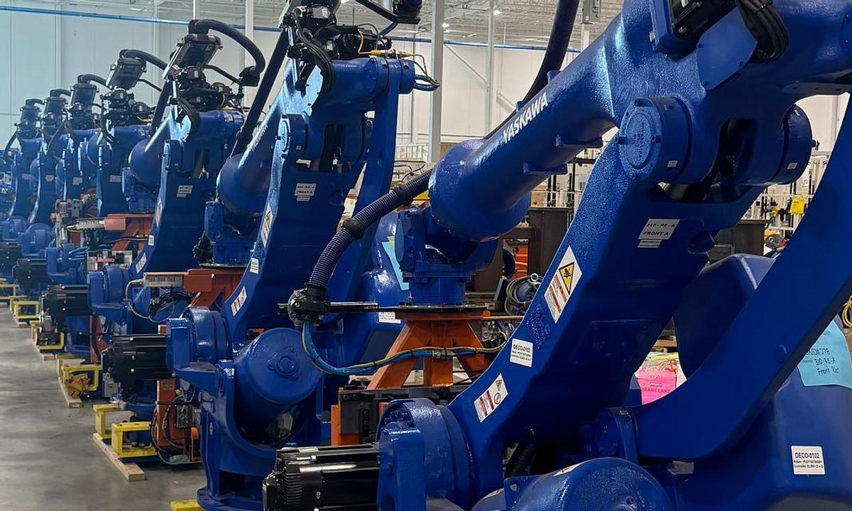 Used YASKAWA MOTOMAN GP280L 6 AXIS ROBOT NEVER USED WITH YRC1000 CONTROL