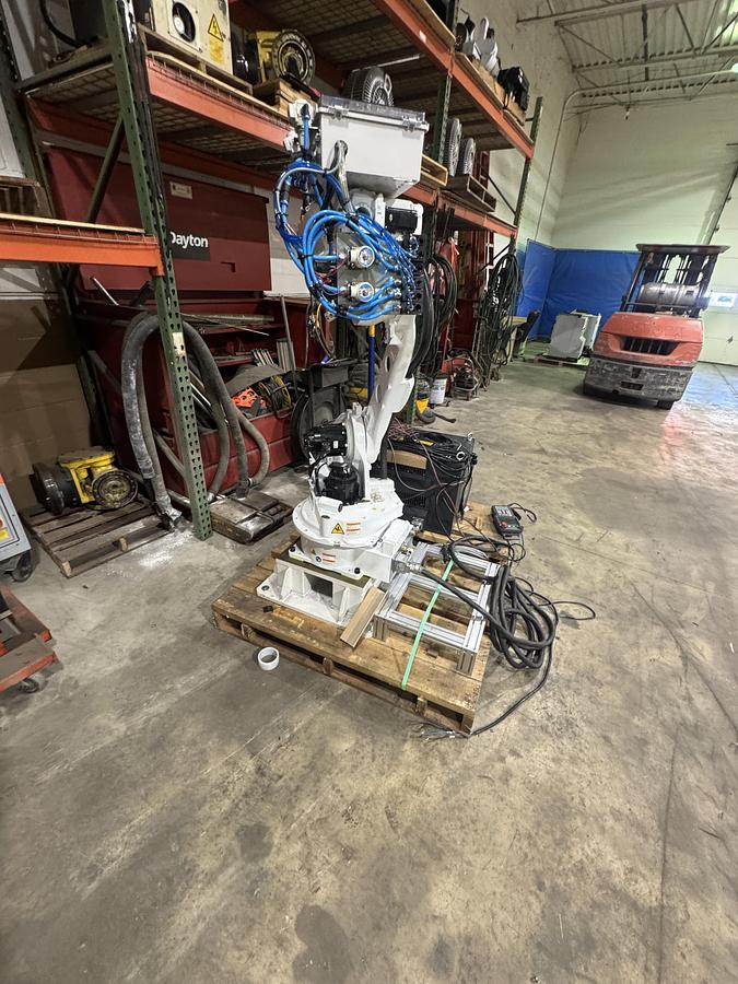 Used YASKAWA MOTOMAN GP25 6 AXIS ROBOT WITH YRC1000 CONTROL