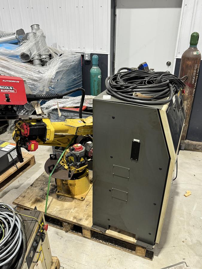 Used FANUC ARC MATE 100iBe ARC WELDING ROBOT WITH RJ3iB CONTROL