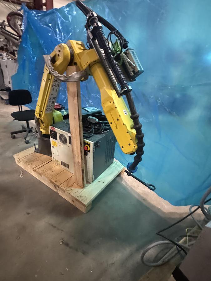 Used Used Fanuc M-20iA 35M 6 Axis Robot With R-30iB Plus Controller