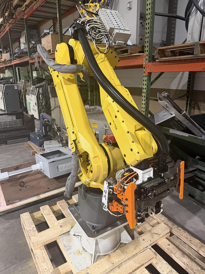 Used Used Fanuc M-20iA 35M 6 Axis Robot With R-30iB Plus Controller