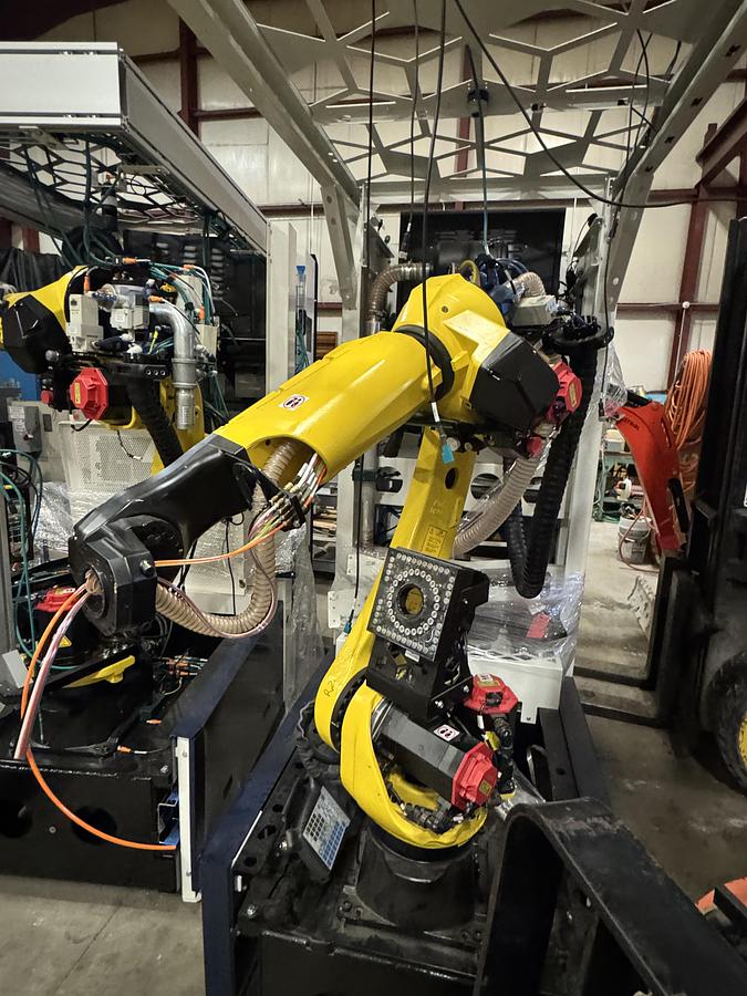 Used FANUC M-20iD/25 ROBOT WITH R-30iB PLUS CONTROLLER, PENDANT, CABLES.  NEVER IN PRODUCTION!