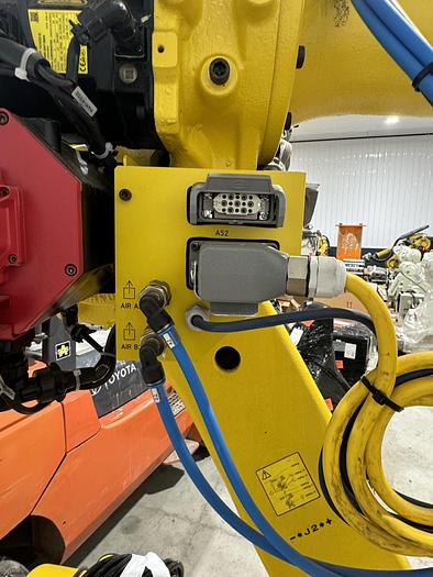 Used FANUC R-2000iC/125L 6 AXIS ROBOT WITH R-30iB PLUS CONTROLLER