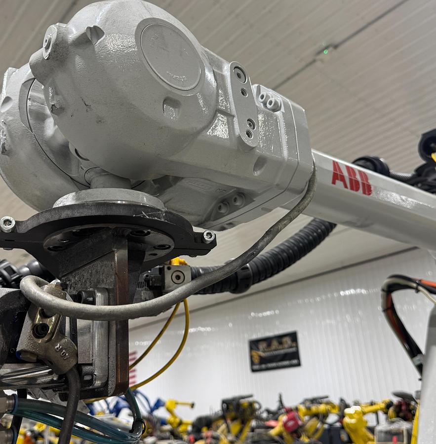 Used ABB IRB 4600-40/2.55 ROBOT 6 AXIS WITH IRC5 CONTROLLER NEW 2023 LIKE NEW