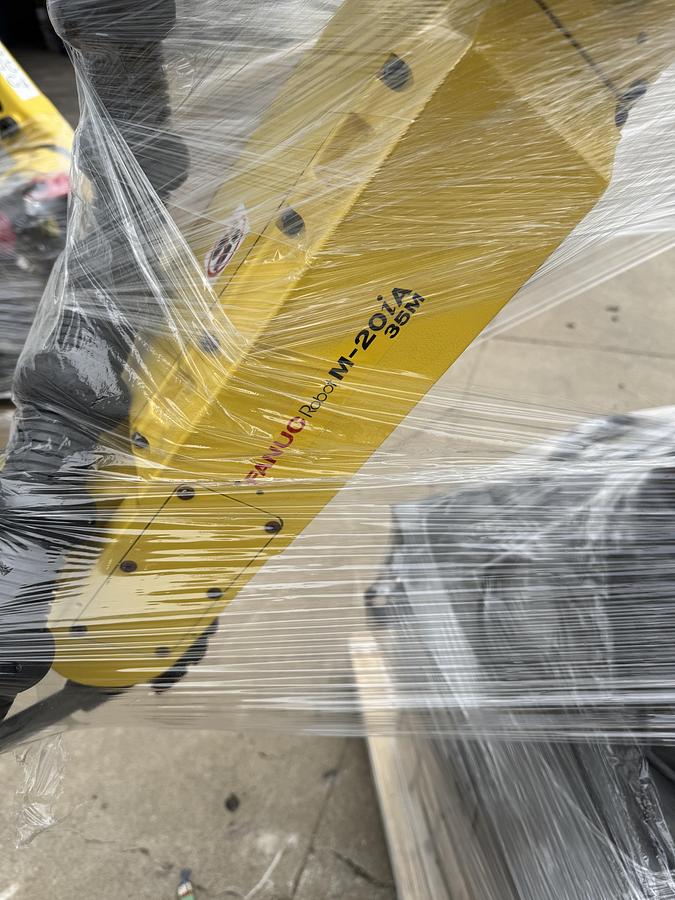 Used Used Fanuc M-20iA 35M 6 Axis Robot With R-30iB Plus Controller