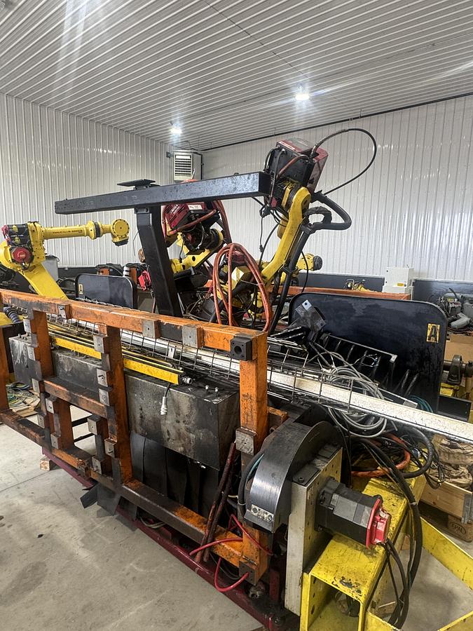 Used GENESIS/FANUC ARCMATE 100iC/12 R-30iB DUAL TRUNNION ARC WELDING CELL 2015