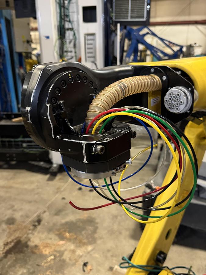 Used FANUC M-20iD/25 ROBOT WITH R-30iB PLUS CONTROLLER, PENDANT, CABLES.  NEVER IN PRODUCTION!