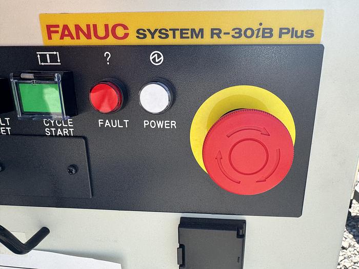 Used FANUC M-410iC/110 4 AXIS PALLETIZING ROBOT WITH R-30iB PLUS CONTROLLER NEVER USED