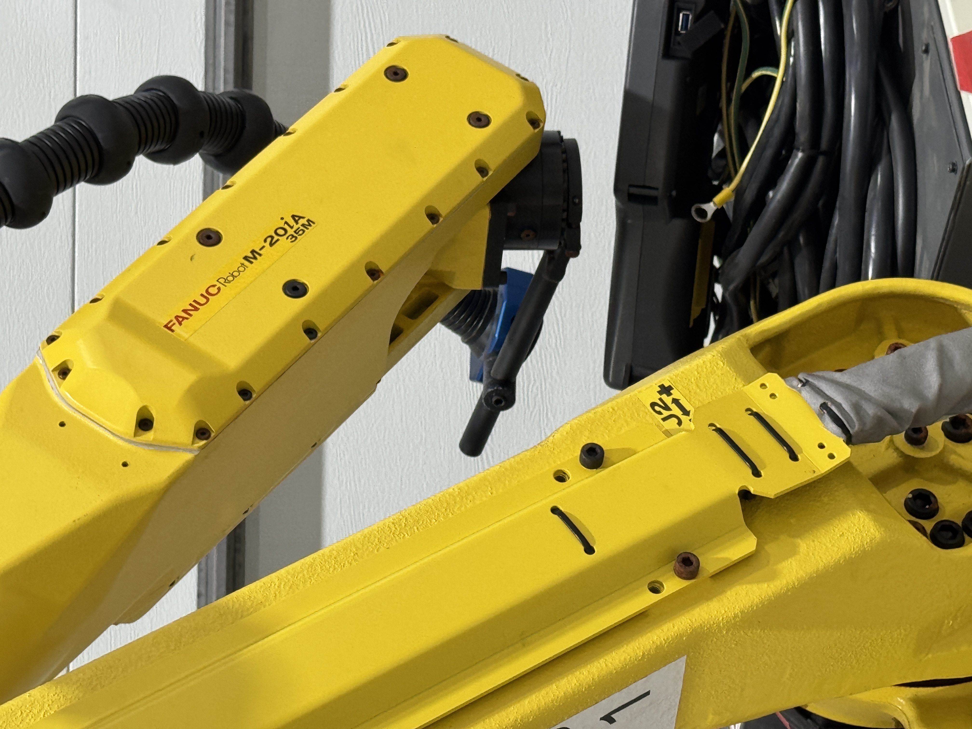 Used Used Fanuc M-20iA 35M 6 Axis Robot With R-30iB Plus Controller