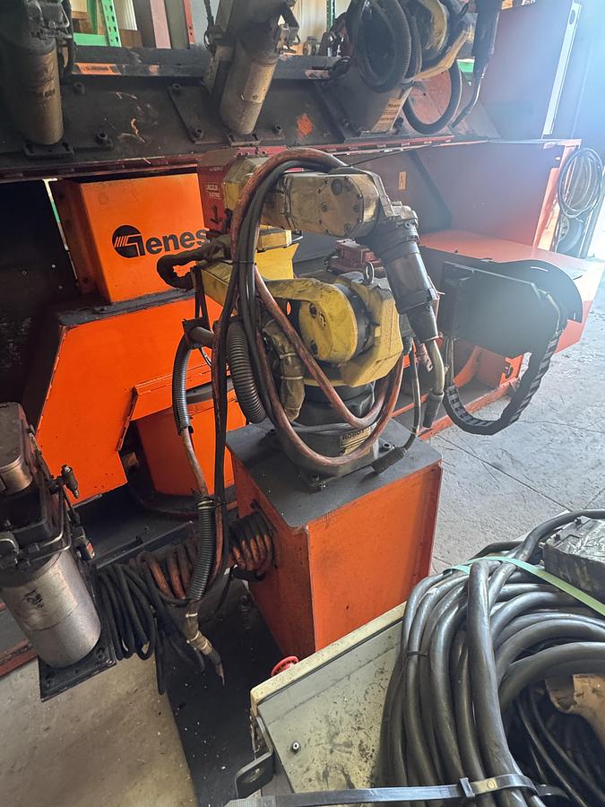 Used FANUC ARC MATE 100iC 6 AXIS MIG WELDING ROBOT WITH R-30iB CONTROL