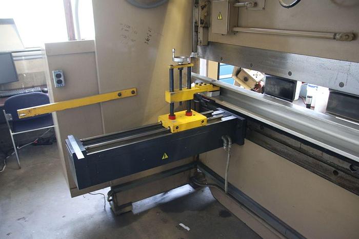 Used Cincinnati CBII 90-350 hydraulic press brake 90 Ton x 10' with programmable power front operated back gauge