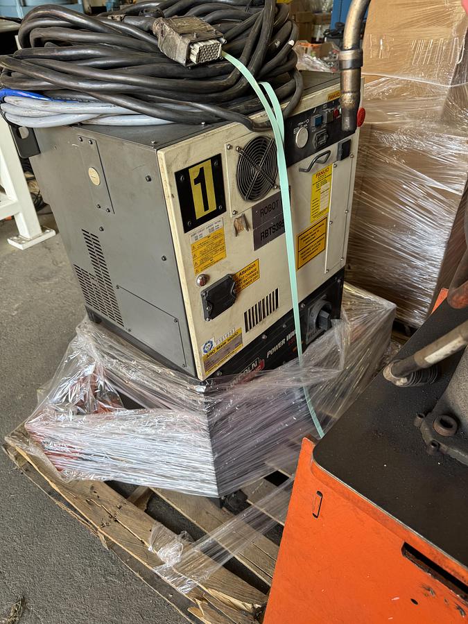 Used FANUC ARC MATE 100iC 6 AXIS MIG WELDING ROBOT WITH R-30iB CONTROL