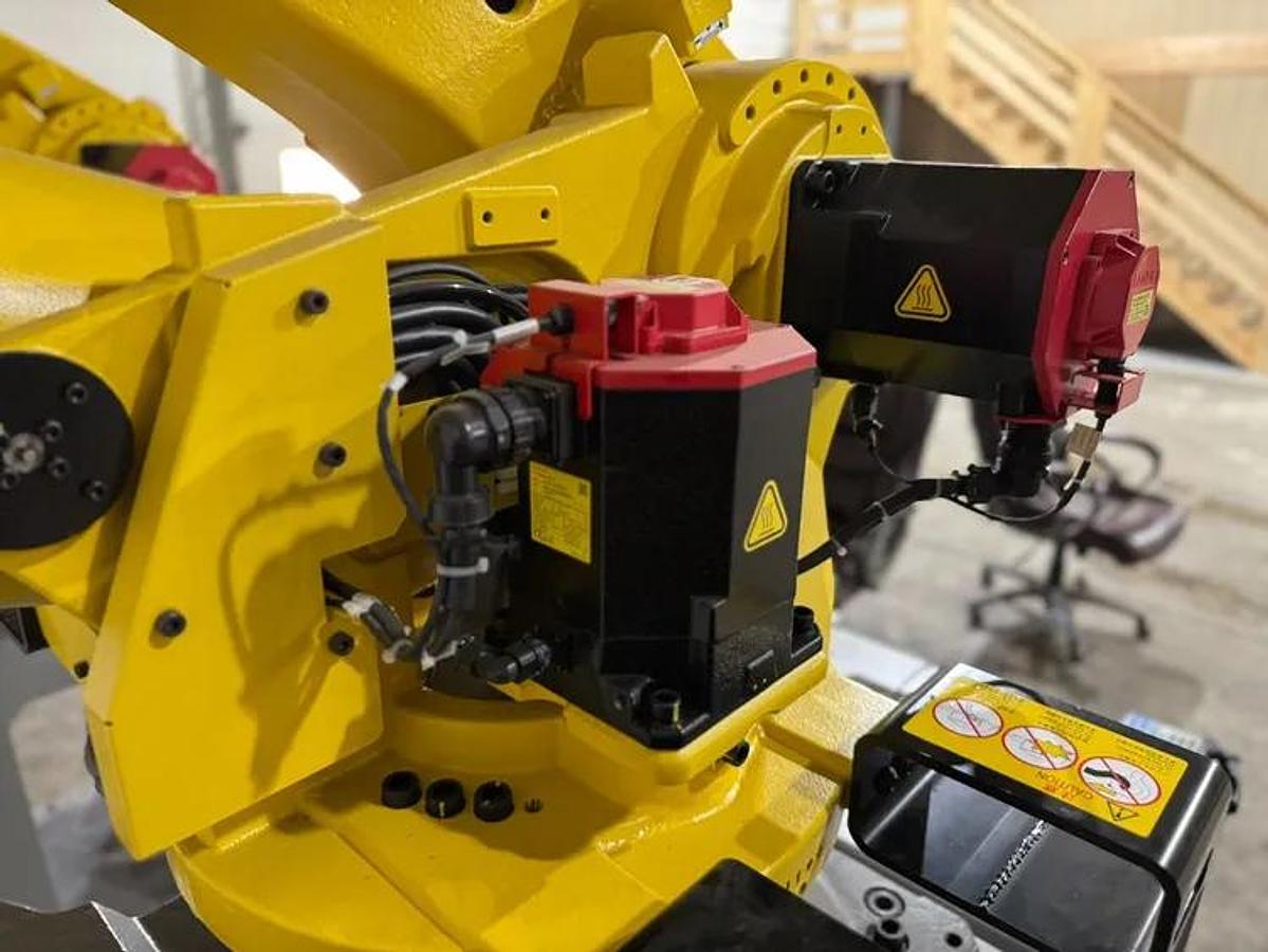 Used FANUC R-2000iC/165F 6 AXIS ROBOT WITH R-30iB PLUS CONTROLLER FOR SALE 