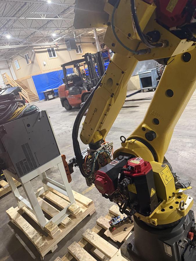 Used Used Fanuc M-20iA 35M 6 Axis Robot With R-30iB Plus Controller