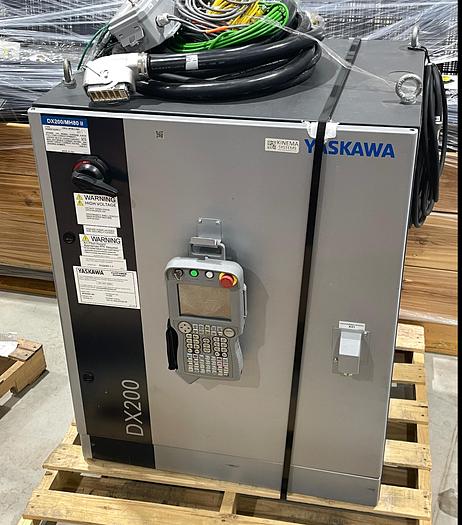 Used YASKAWA MOTOMAN MH80II 6 AXES ROBOT 80KG X 2061MM REACH WITH DX200 CONTROLLER