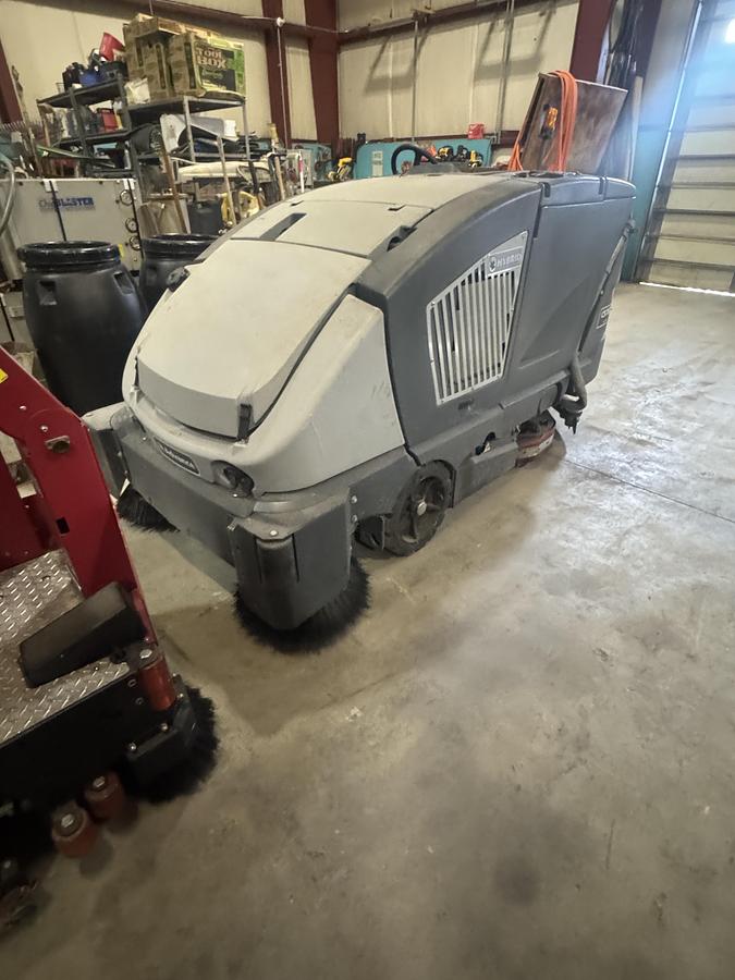 Used NAUTILUS HYBRID POWER BOSS CS7000 48D FLOOR SCRUBBER 2023
