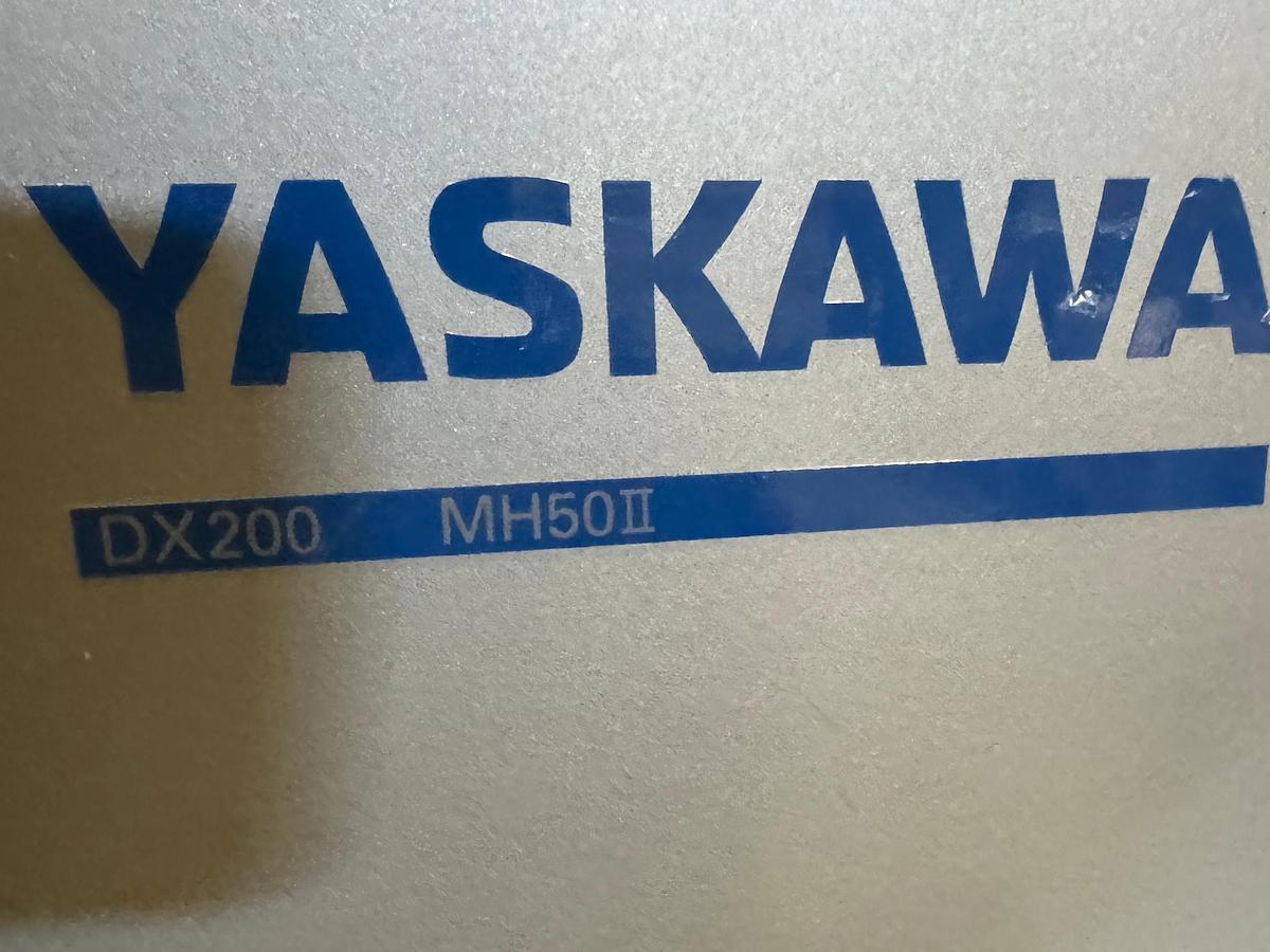 Used Yaskawa Motoman MH50II 6 Axes Payload 50 kg Reach 2,061 mm DX200 Controller