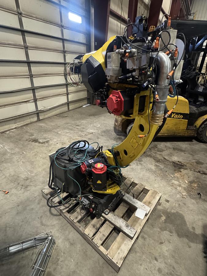 Used FANUC M-20iD/25 ROBOT WITH R-30iB PLUS CONTROLLER, PENDANT, CABLES.  NEVER IN PRODUCTION!