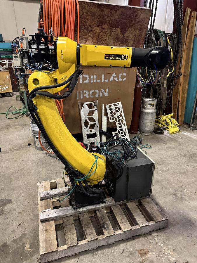 Used FANUC M-20iD/25 ROBOT WITH R-30iB PLUS CONTROLLER, PENDANT, CABLES.  NEVER IN PRODUCTION!