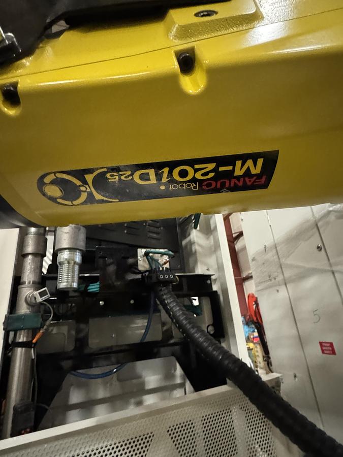 Used FANUC M-20iD/25 ROBOT WITH R-30iB PLUS CONTROLLER, PENDANT, CABLES.  NEVER IN PRODUCTION!