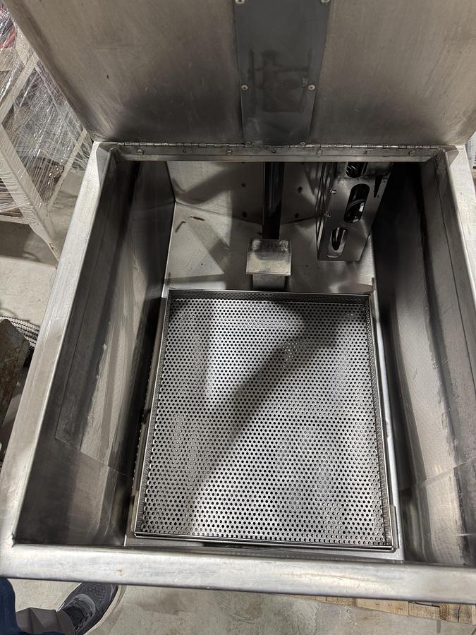 Used GRAYMILLS LIFTKLEEN SERIES FULL EMERSION HEATED PARTS WASHER