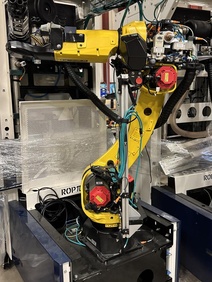 Used FANUC M-20iD/25 ROBOT WITH R-30iB PLUS CONTROLLER, PENDANT, CABLES.  NEVER IN PRODUCTION!