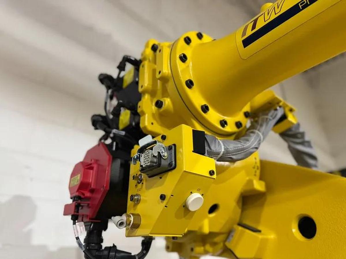 Used FANUC R-2000iC/165F 6 AXIS ROBOT WITH R-30iB PLUS CONTROLLER FOR SALE 