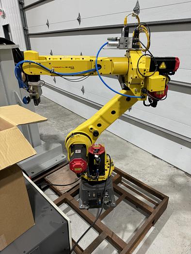 Used FANUC M-20iA/35M 6 AXIS ROBOT WITH R-30iB PLUS CONTROL WITH 4 HOURS USE PAYLOAD 35 KG X 1813 MM REACH