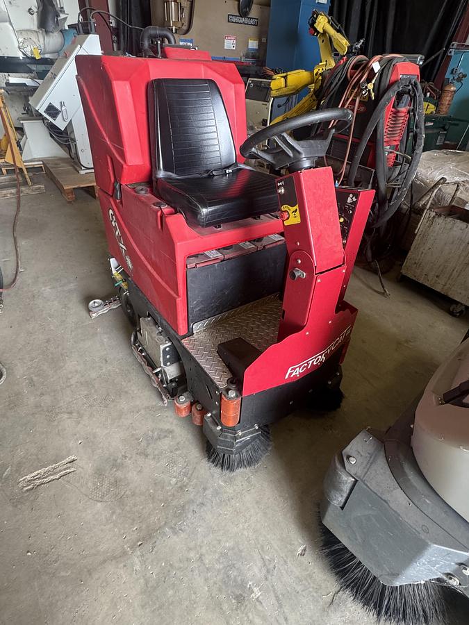 Used FACTORY CAT GTX RIDE ON FLOOR SCRUBBER LIKE NEW