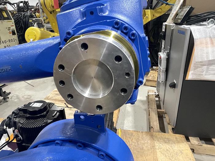 Used YASKAWA MOTOMAN MH80II 6 AXES ROBOT 80KG X 2061MM REACH WITH DX200 CONTROLLER