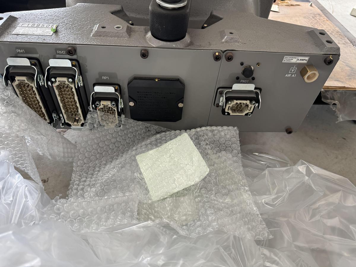 Used Used Fanuc M-900iB/280 6 Axis Industrial Robot With R-30iB Control