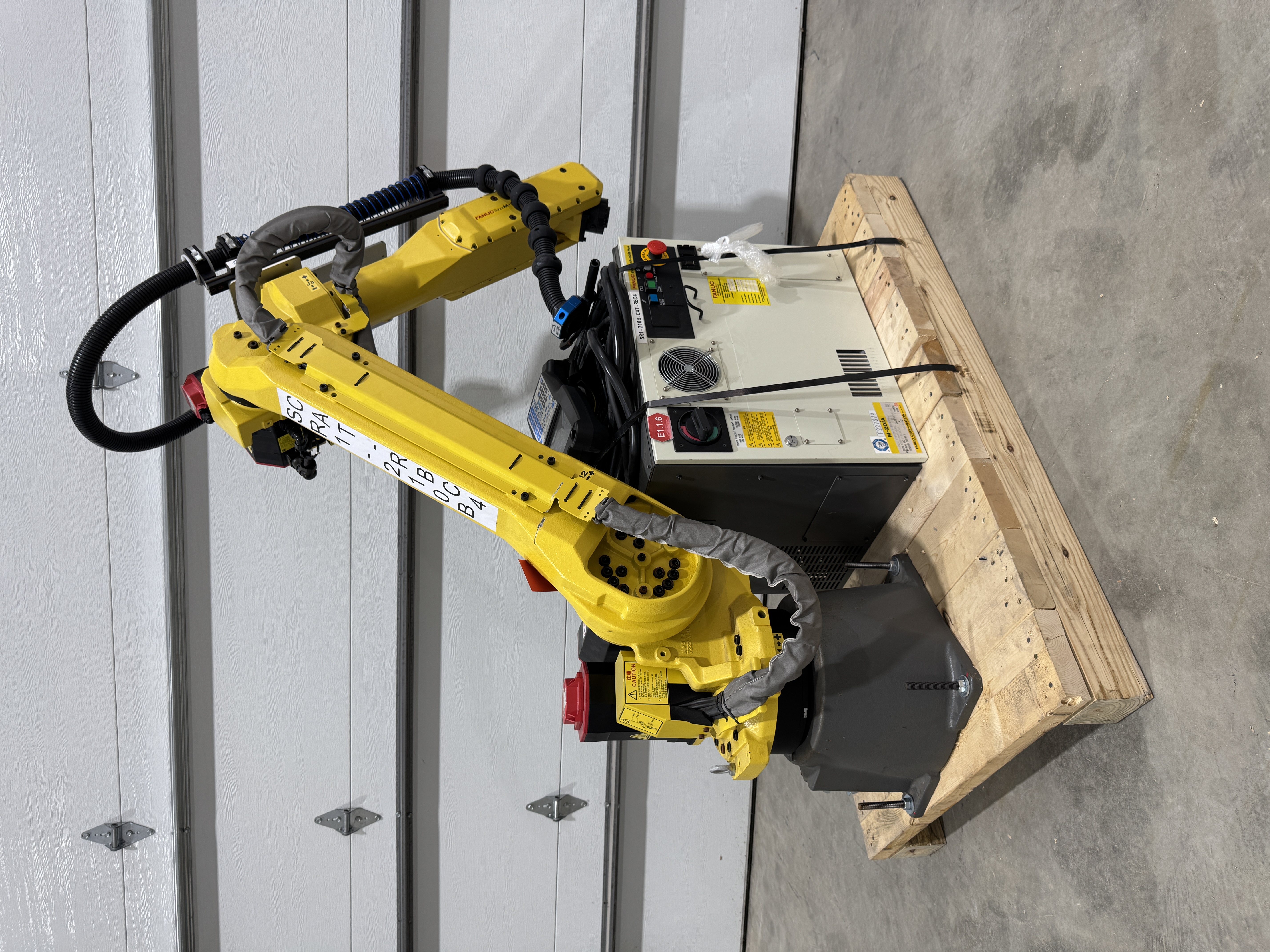 Used Used Fanuc M-20iA 35M 6 Axis Robot With R-30iB Plus Controller