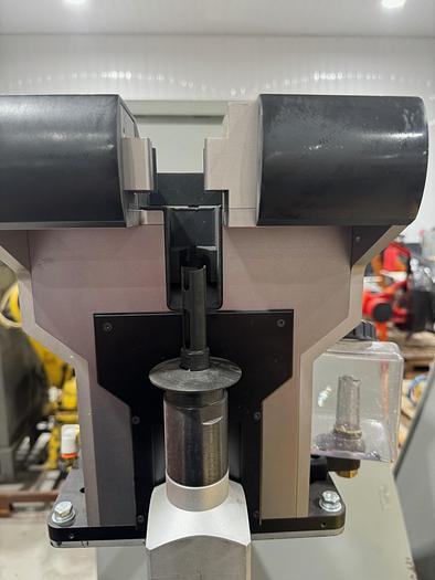 Used FANUC ARC MATE 120iD/12L, DUAL ARM, NEVER USED, R30iB PLUS, LINCOLN R450 WELDING POWER SUPPLY, TILT TURN POSITIONER