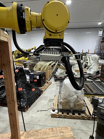 Used FANUC R-2000iC/125L 6 AXIS ROBOT WITH R-30iB PLUS CONTROLLER