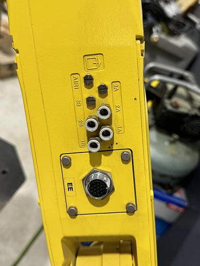 Used FANUC LR MATE 200iD/7L WITH R30iB MATE PLUS CONTROLLER ONLY 80 MOVE HOURS