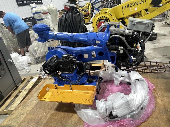 Used YASKAWA MOTOMAN MH80II 6 AXES ROBOT 80KG X 2061MM REACH WITH DX200 CONTROLLER