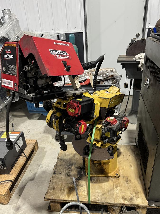 Used FANUC ARC MATE 100iBe ARC WELDING ROBOT WITH RJ3iB CONTROL